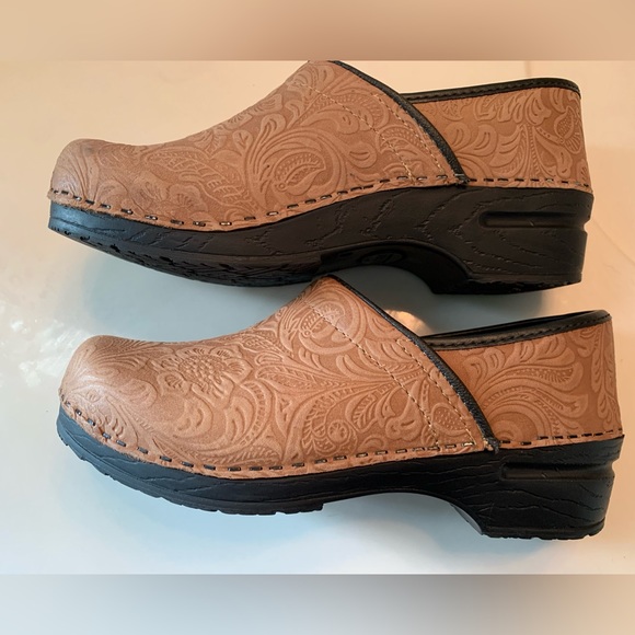 Bjork shoes | Swedish comfort | brown tooled floral clog mu|e | Size 9 Eur 39-40 - Picture 4 of 16